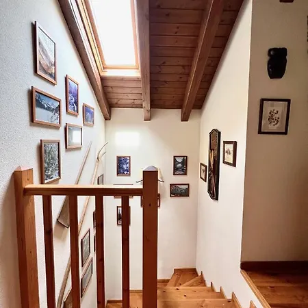 El Duplex De - L'amfitriona * Эспот